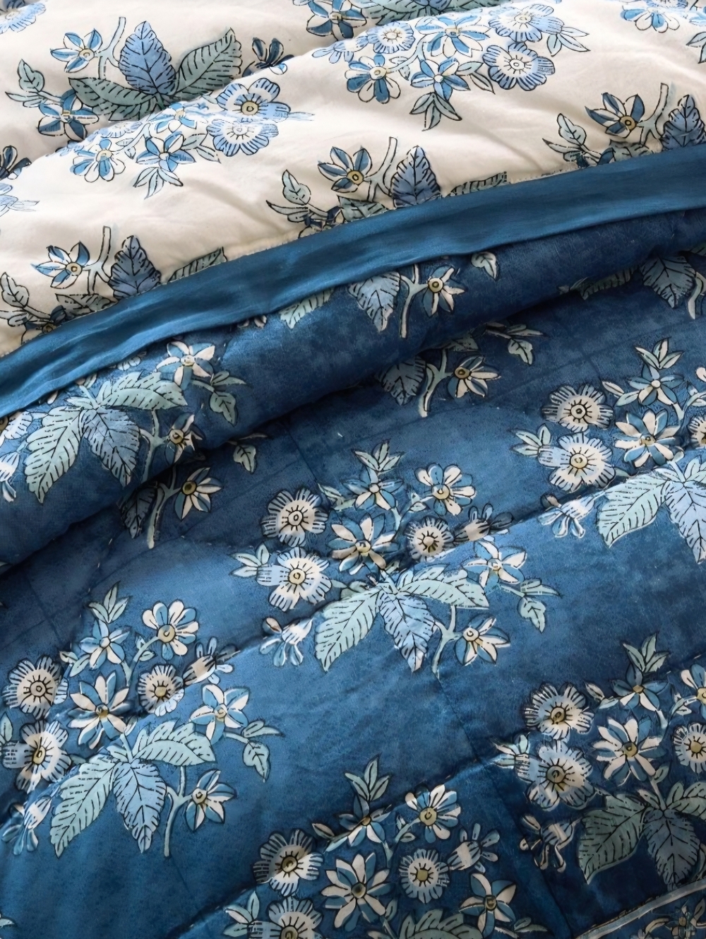 Pottery Barn Regan Handcrafted Reversible Quilt King/Cal King Blue Floral New - Picture 3 of 4